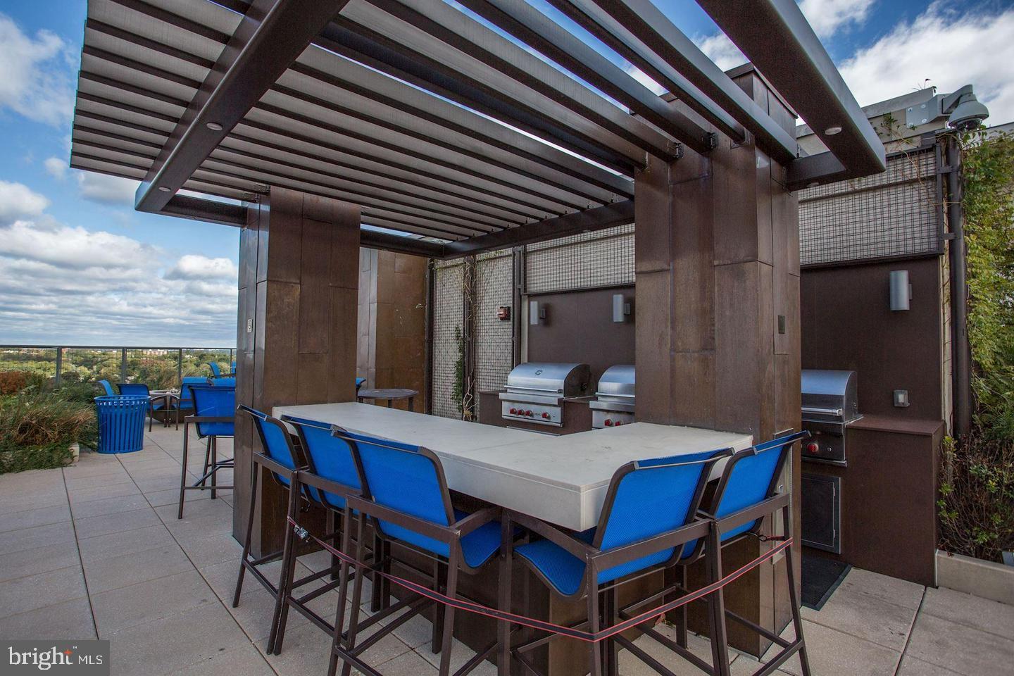 851 N GLEBE ROAD Unit: 105