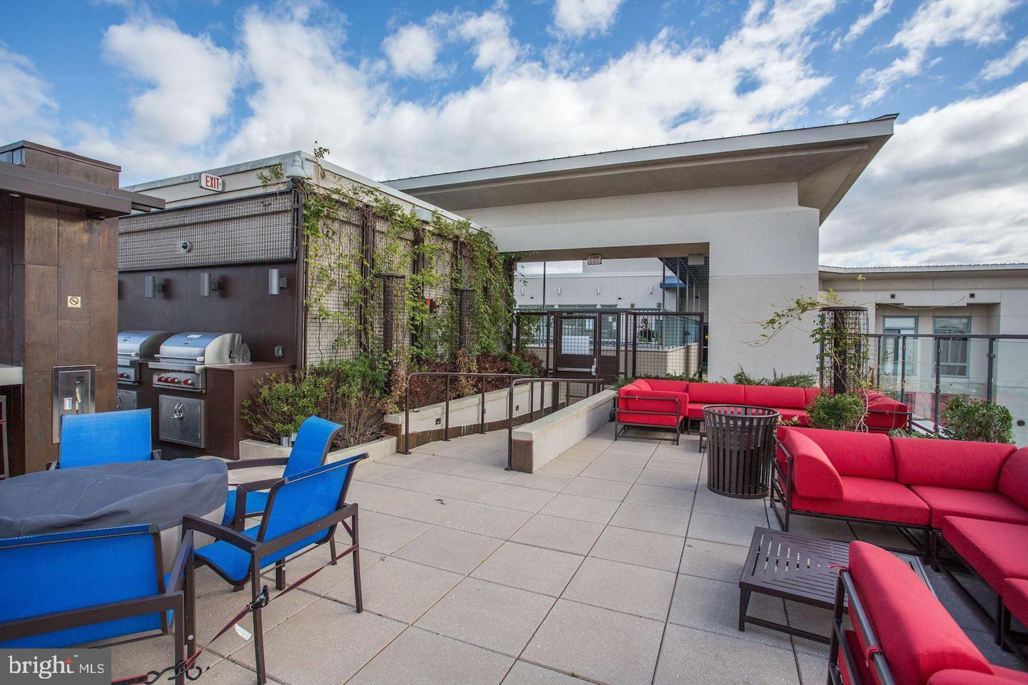 851 N GLEBE ROAD Unit: 105