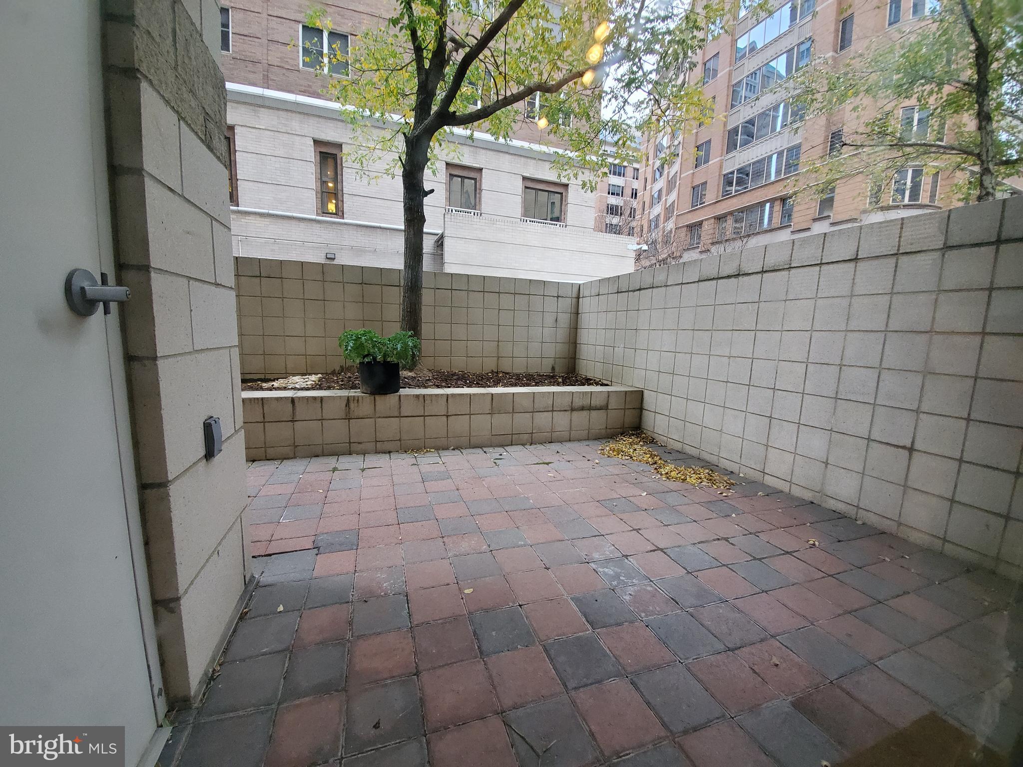 851 N GLEBE ROAD Unit: 105