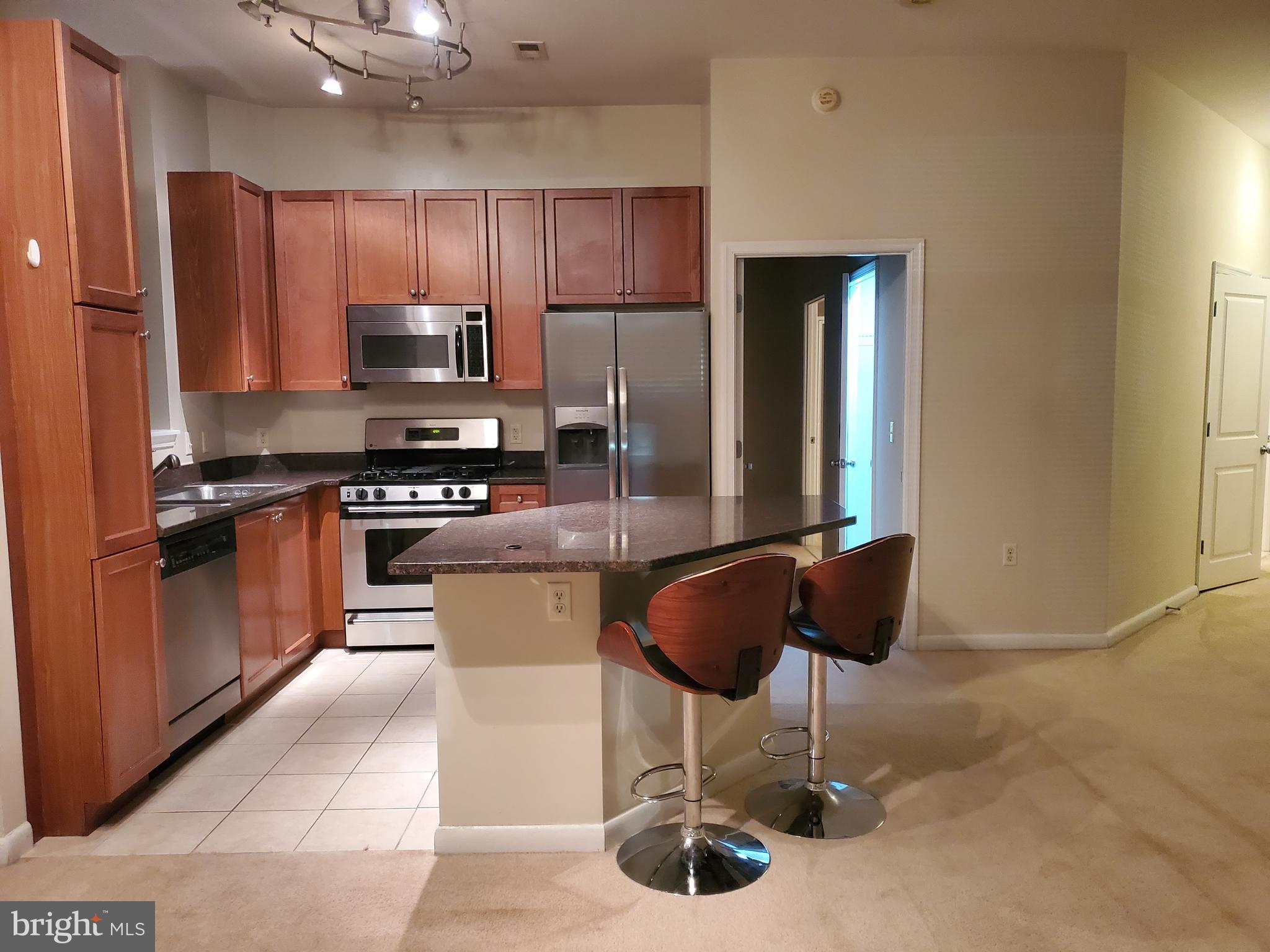 851 N GLEBE ROAD Unit: 105