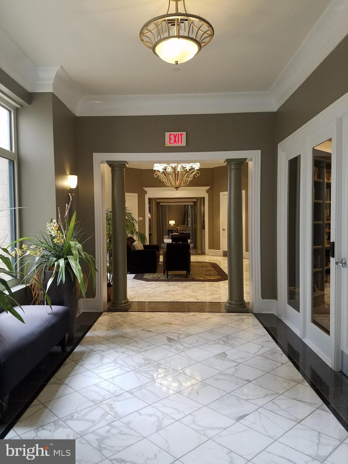 851 N GLEBE ROAD Unit: 105