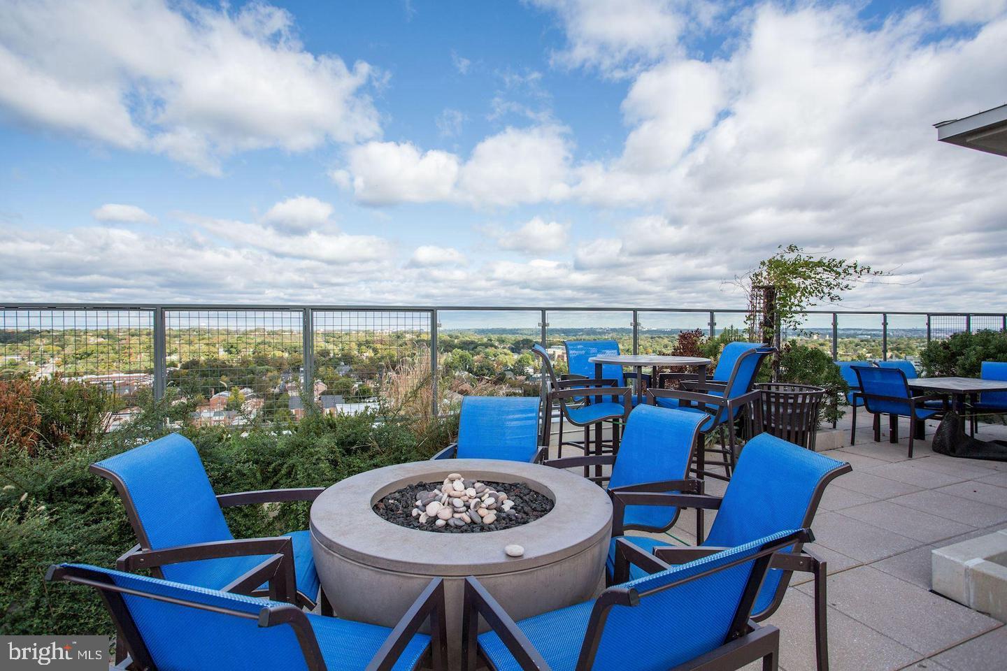 851 N GLEBE ROAD Unit: 105