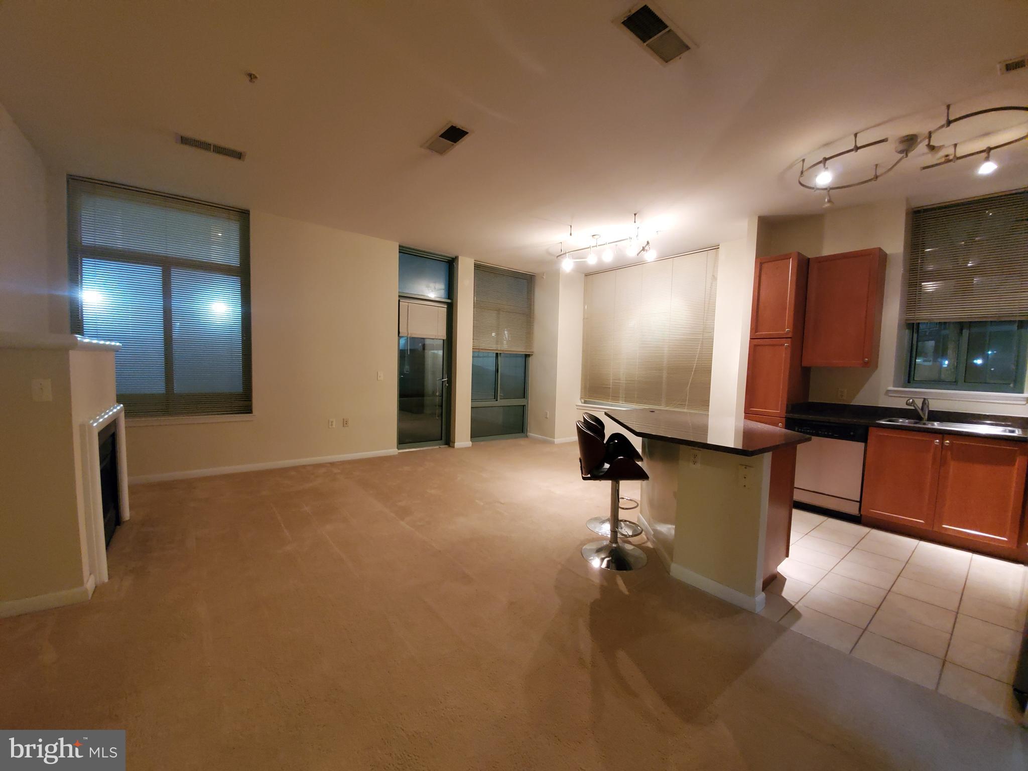 851 N GLEBE ROAD Unit: 105