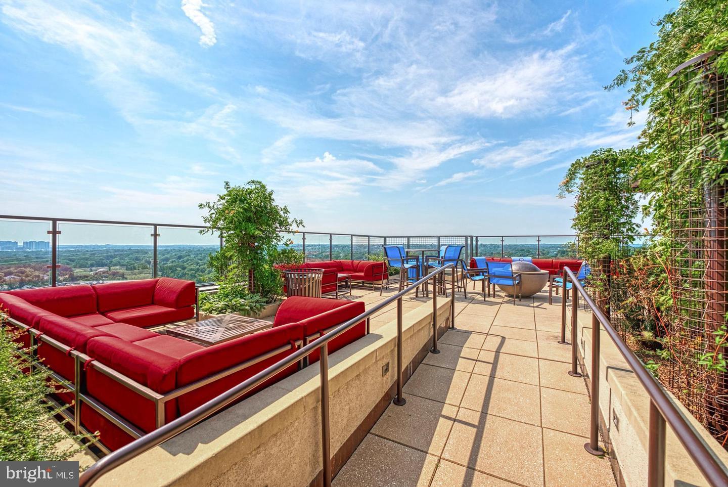 851 N GLEBE ROAD Unit: 105