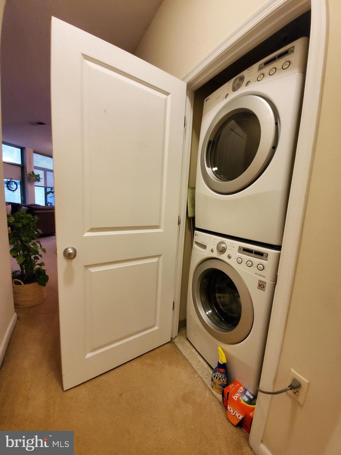 851 N GLEBE ROAD Unit: 105