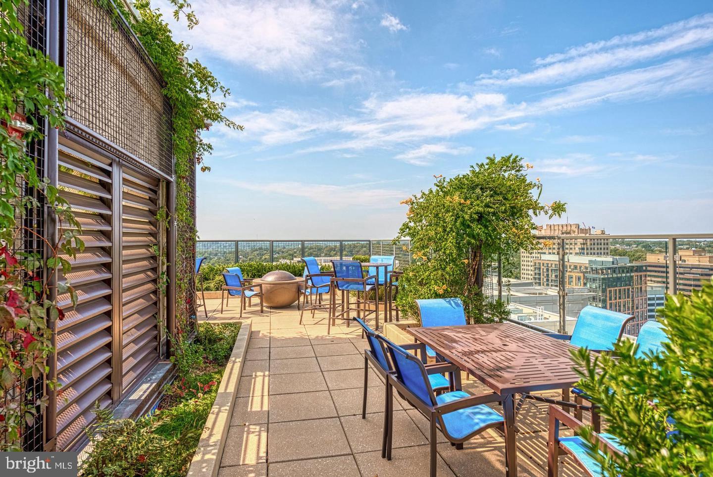 851 N GLEBE ROAD Unit: 105