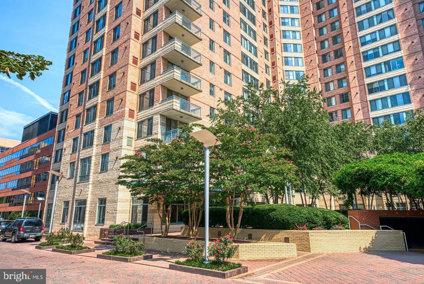 851 N GLEBE ROAD Unit: 105