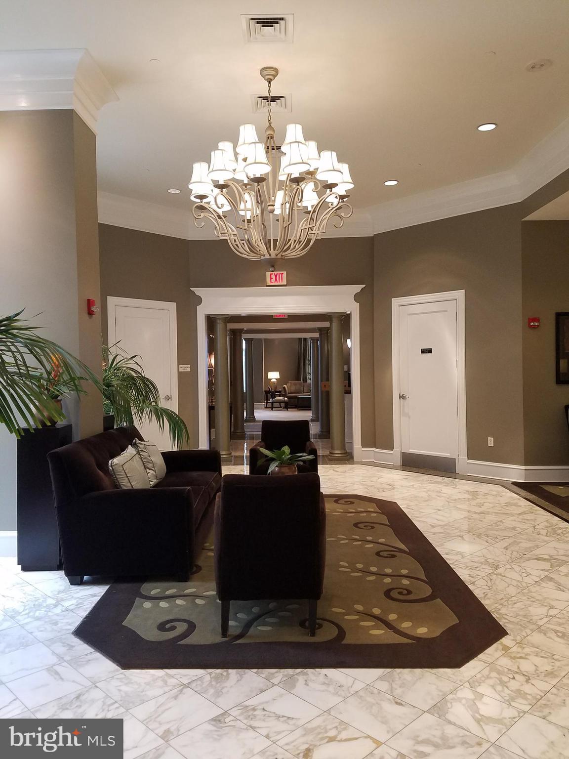 851 N GLEBE ROAD Unit: 105