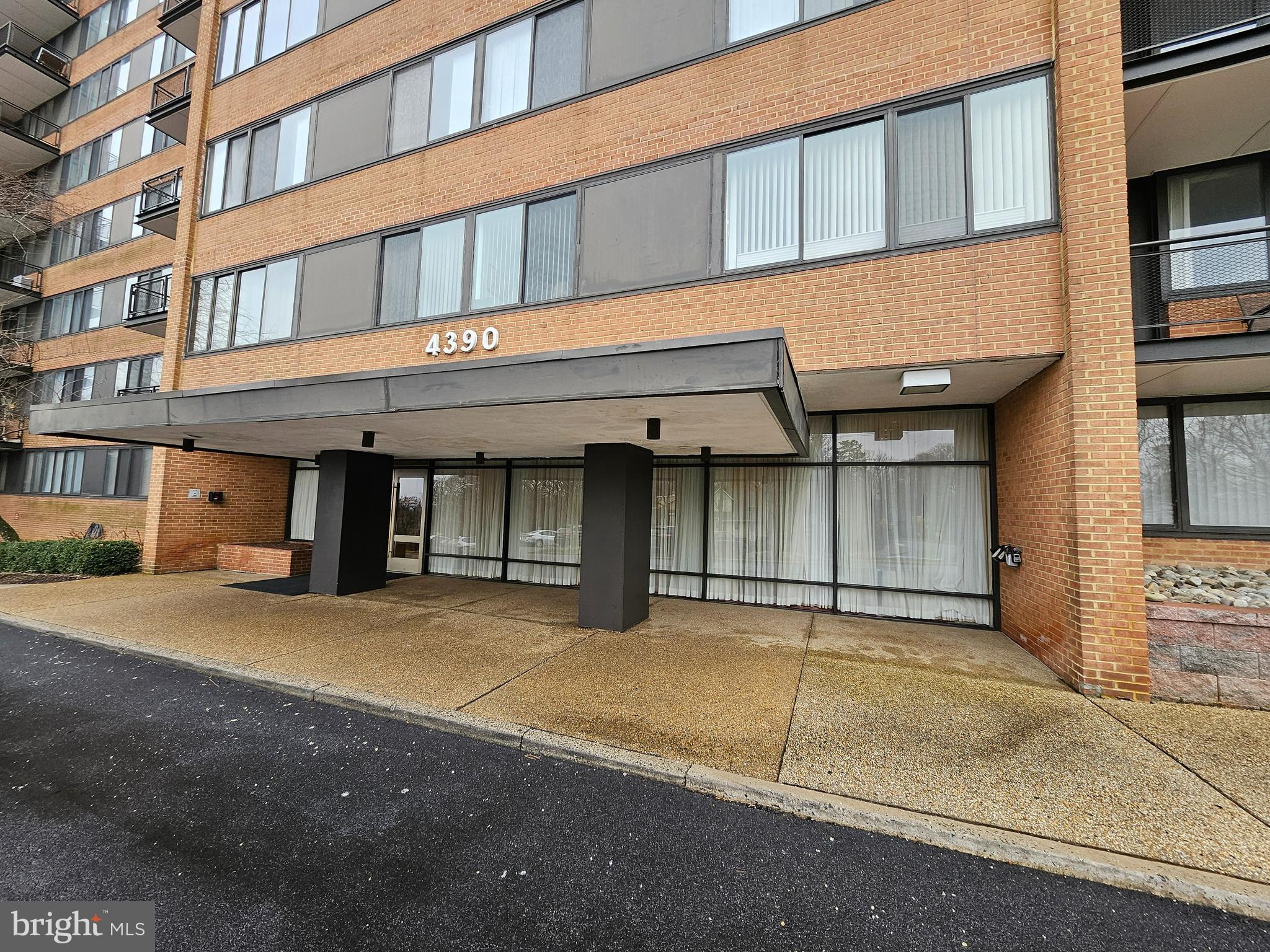 4390 Lorcom Ln #801
