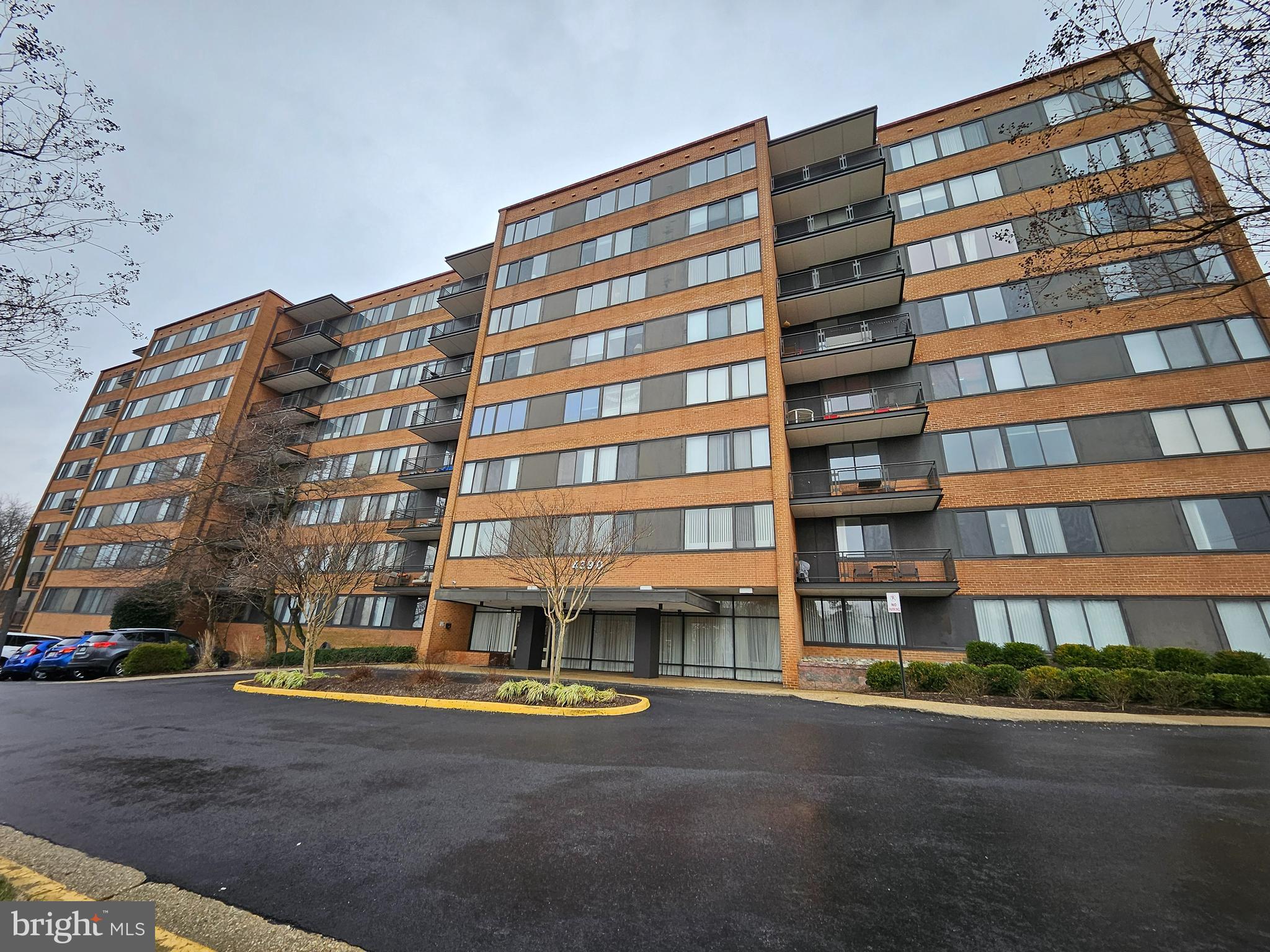 4390 Lorcom Ln #801