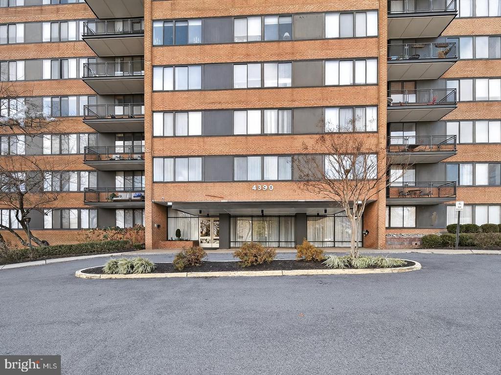 4390 LORCOM LANE 410