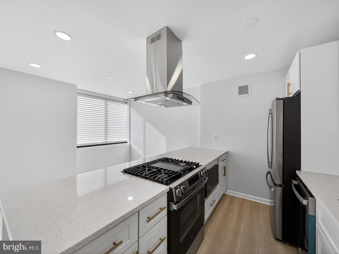 4390 LORCOM LANE 410