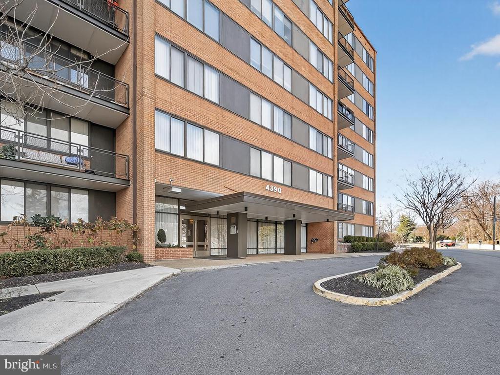 4390 LORCOM LANE 410