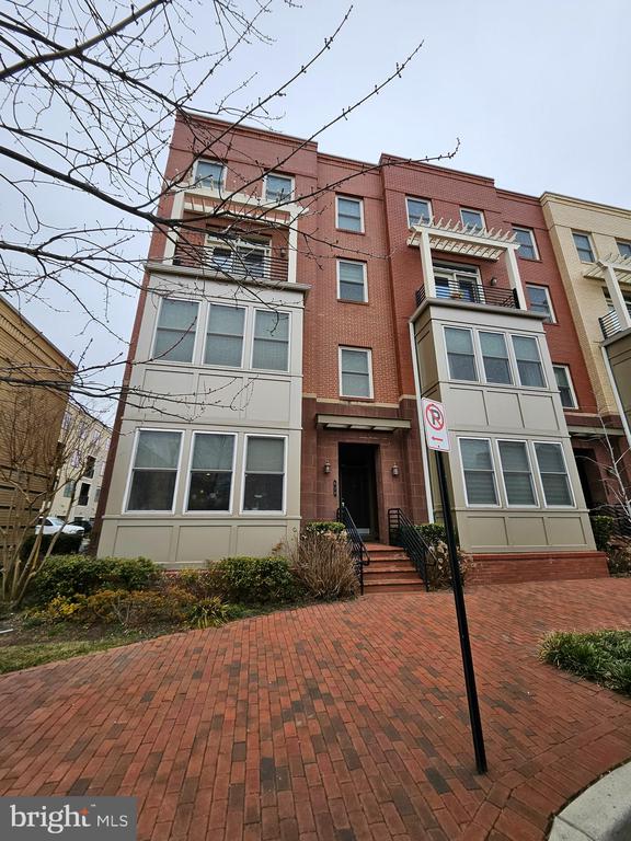 620 E HOWELL AVENUE 101