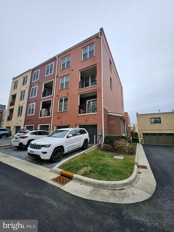 620 E HOWELL AVENUE 101
