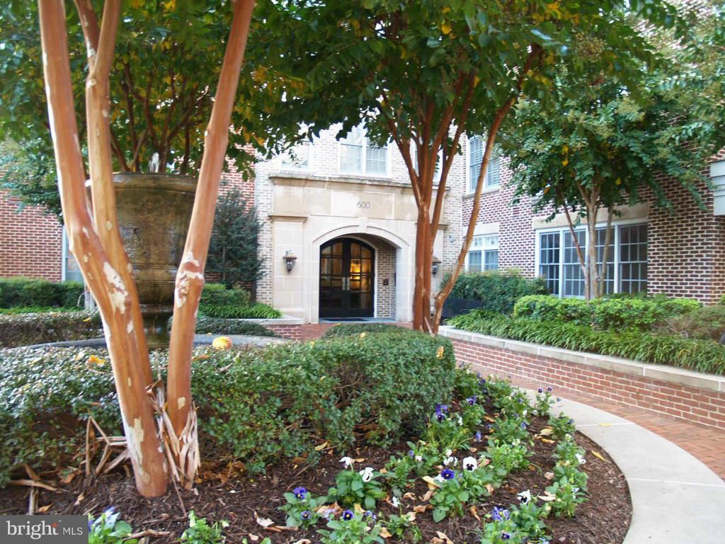 600 SECOND STREET 303