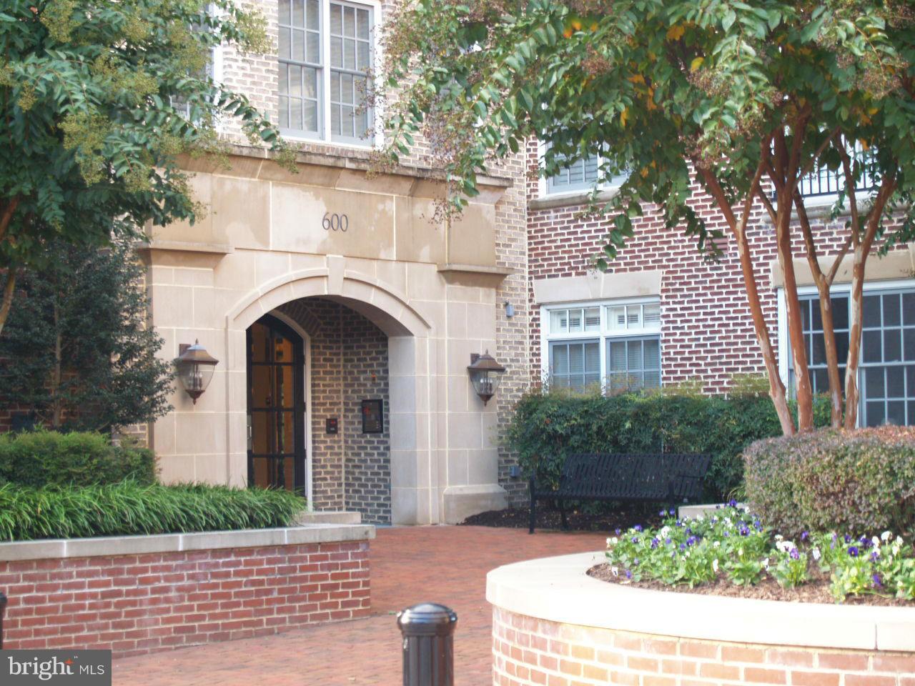 600 SECOND STREET 303