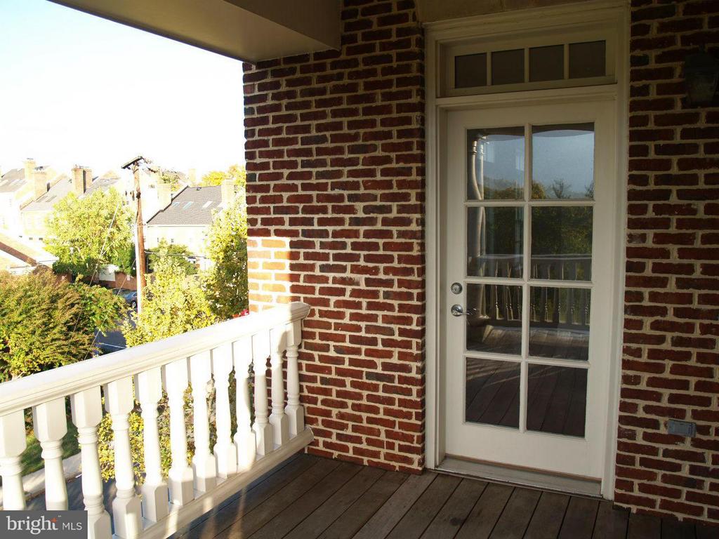 600 SECOND STREET 303