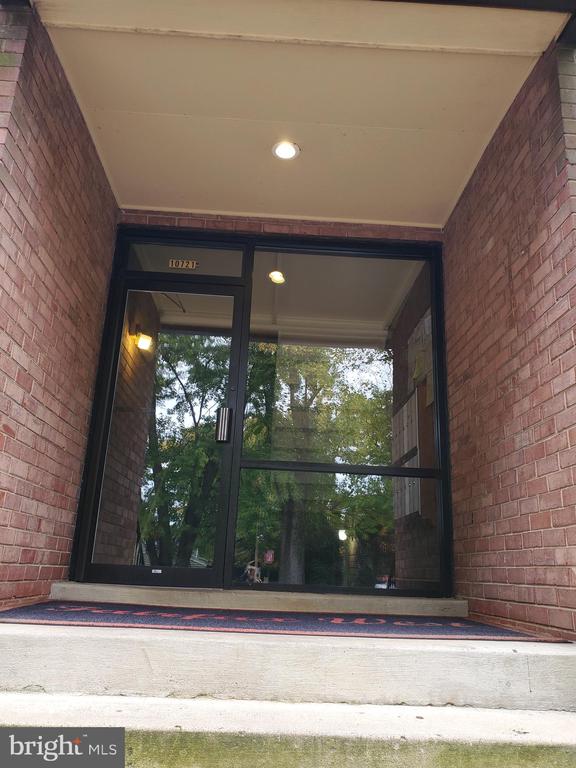 10721 WEST DR. #202