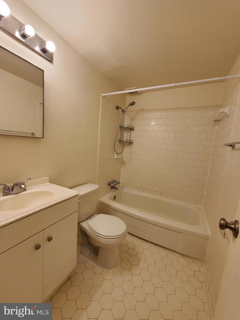 10721 WEST DR. #202