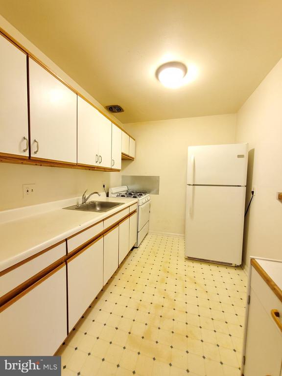 10721 WEST DR. #202