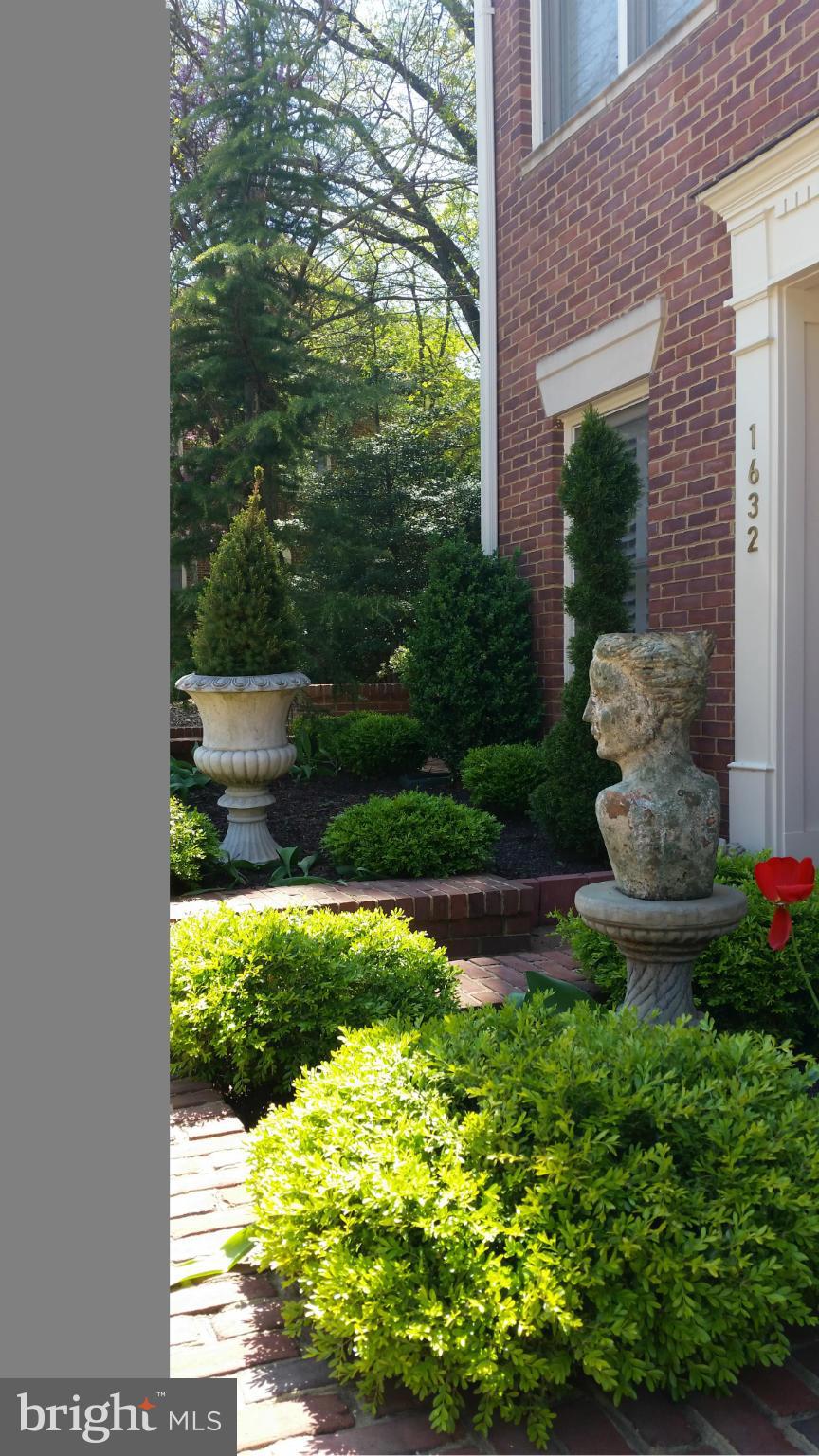 1632 Colonial Hills Dr