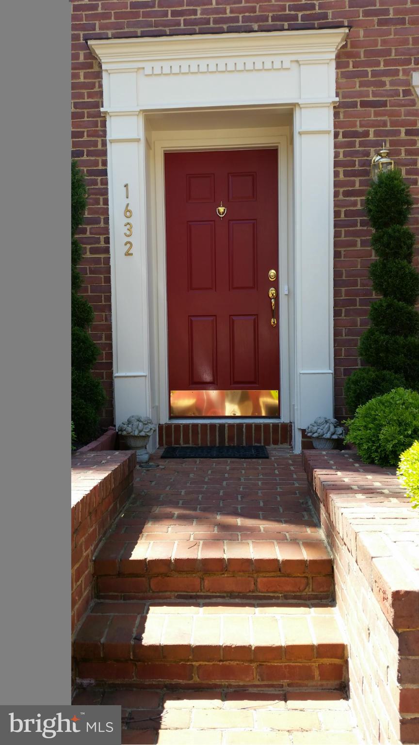 1632 Colonial Hills Dr