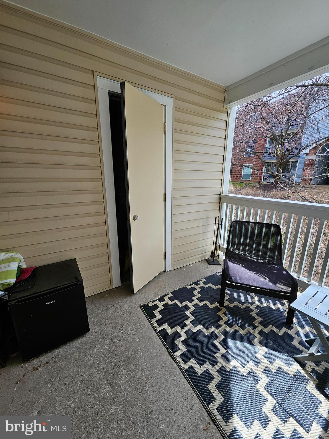 1527 Lincoln Way #202