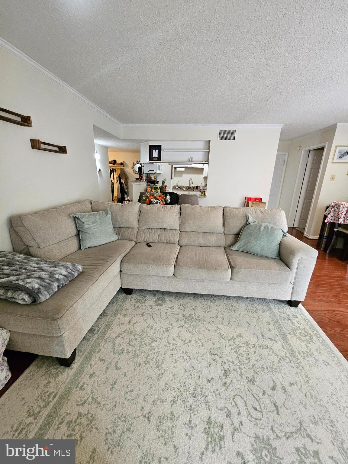 1527 Lincoln Way #202