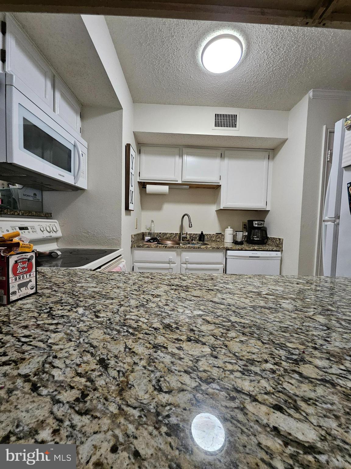 1527 Lincoln Way #202