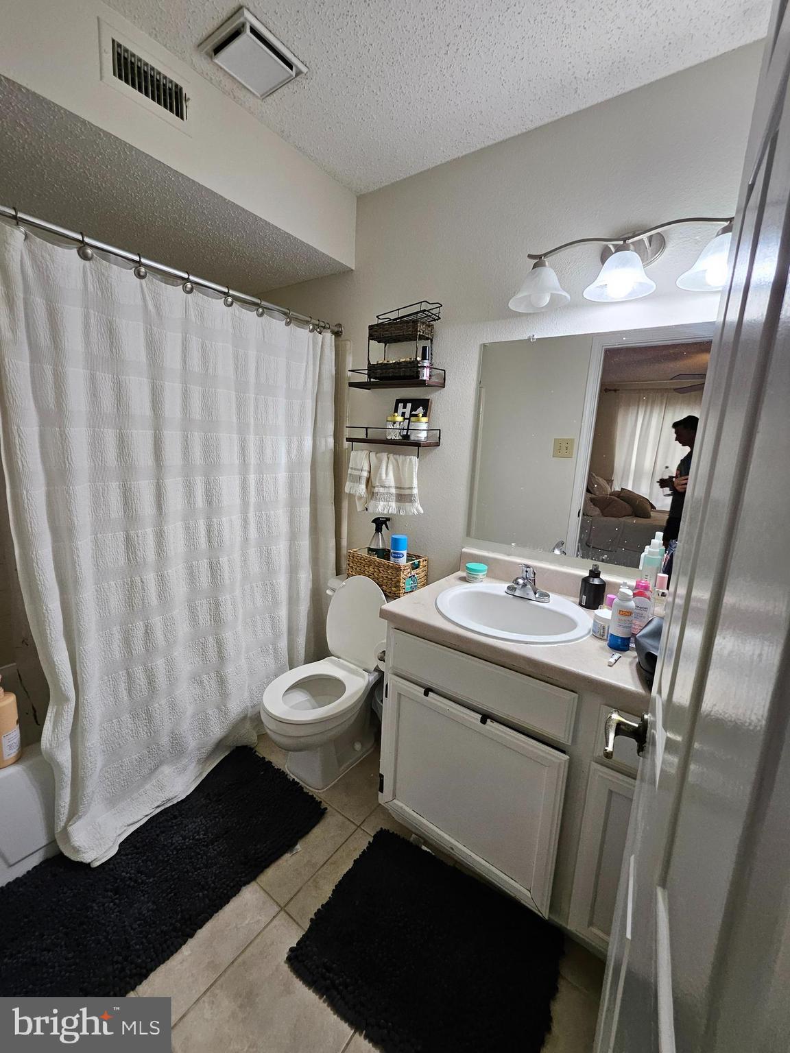 1527 Lincoln Way #202
