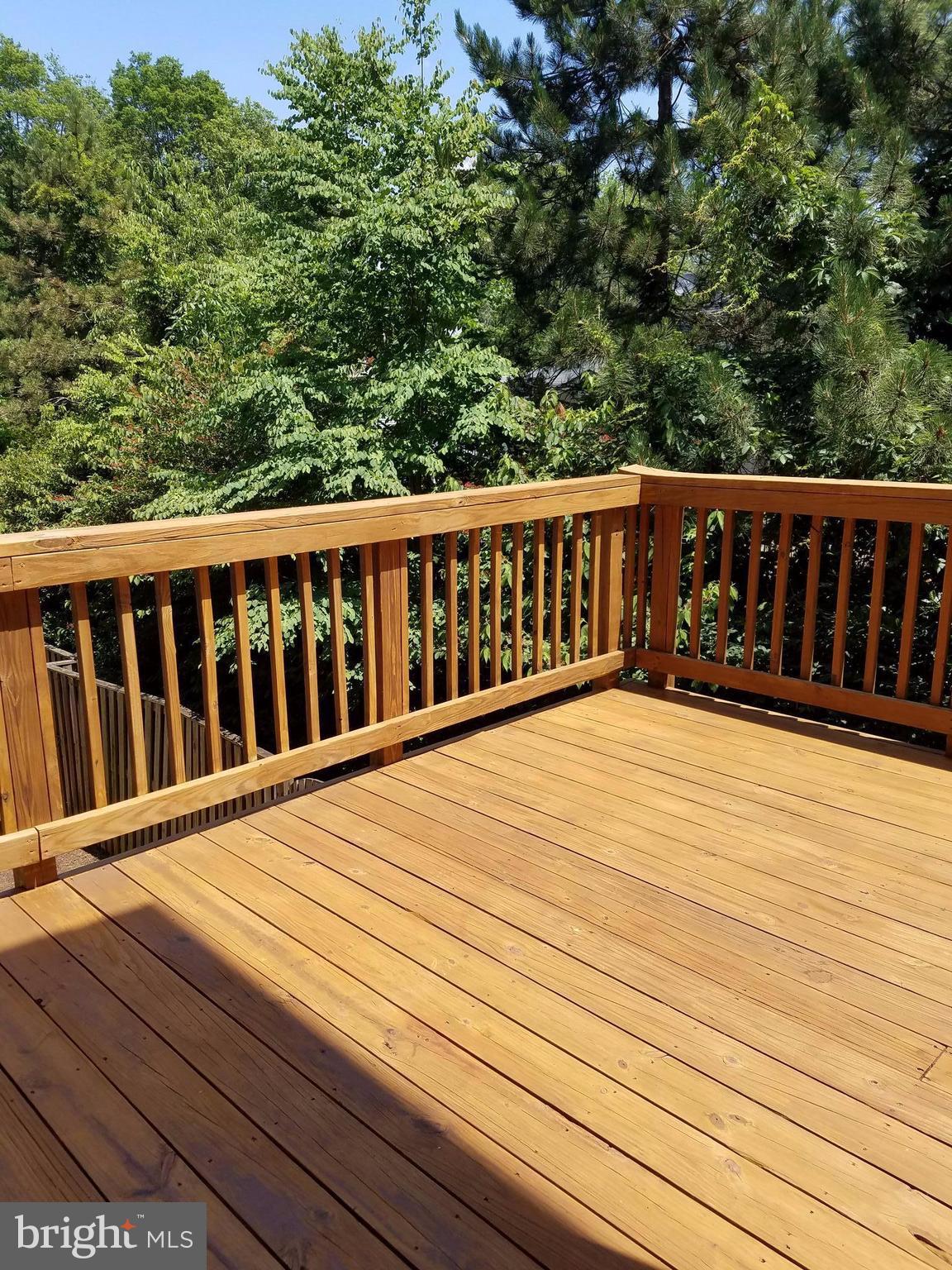 5985 MEADOW BROOK DR