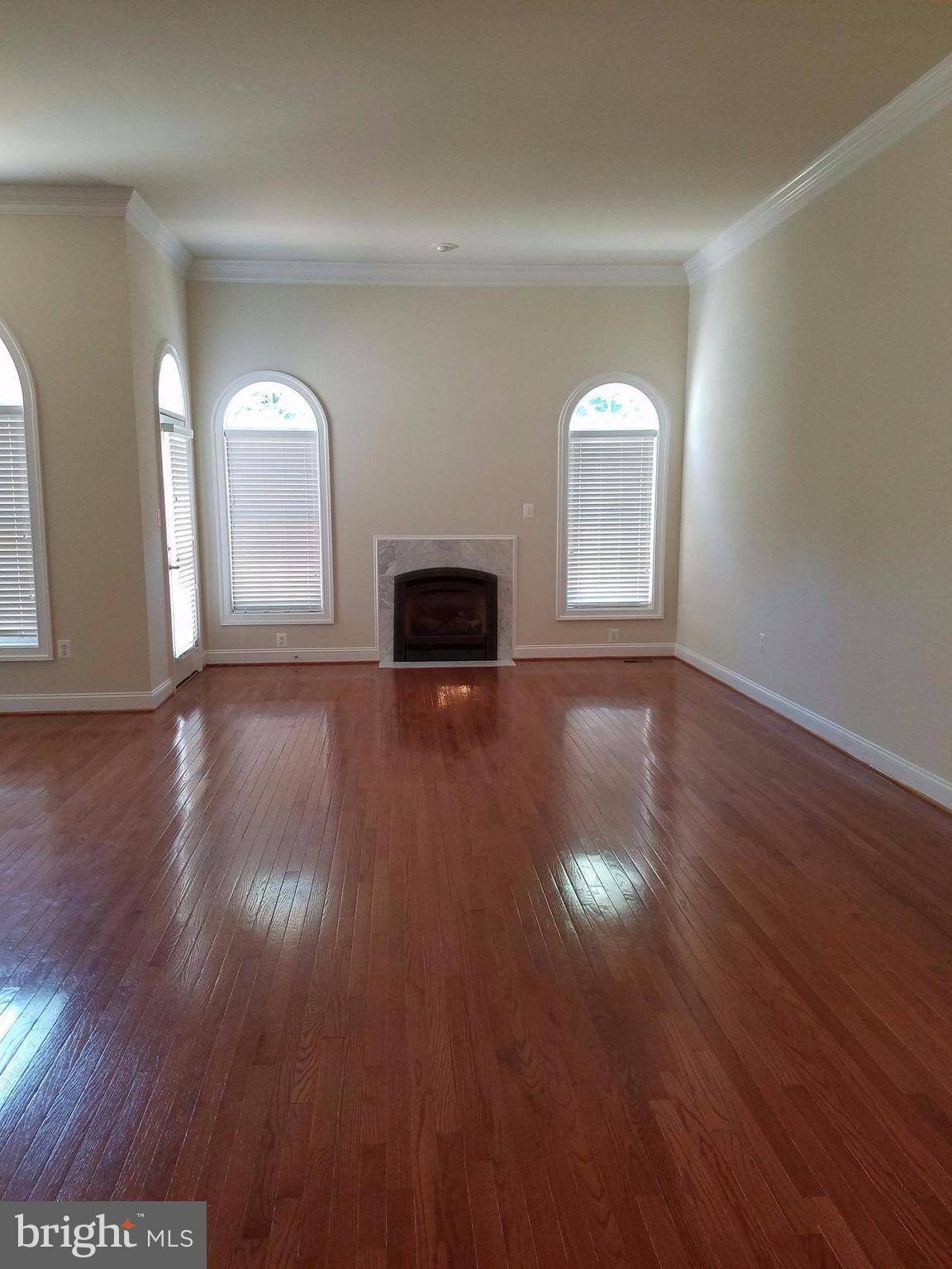 5985 MEADOW BROOK DR