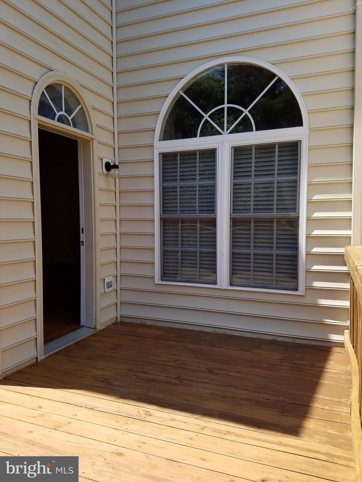 5985 MEADOW BROOK DR