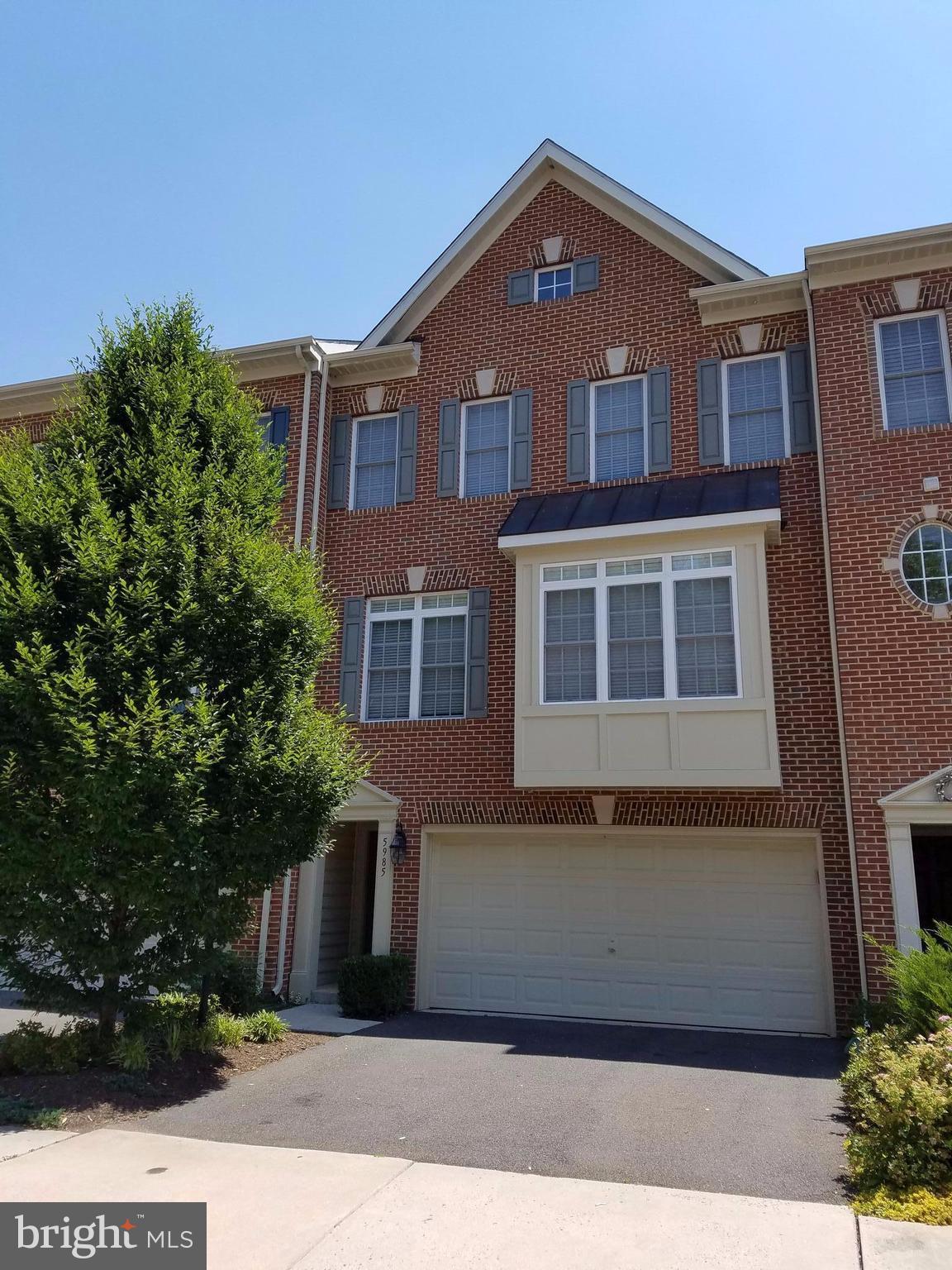 5985 MEADOW BROOK DR