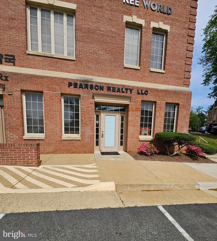 7006 Little River Tpke #A