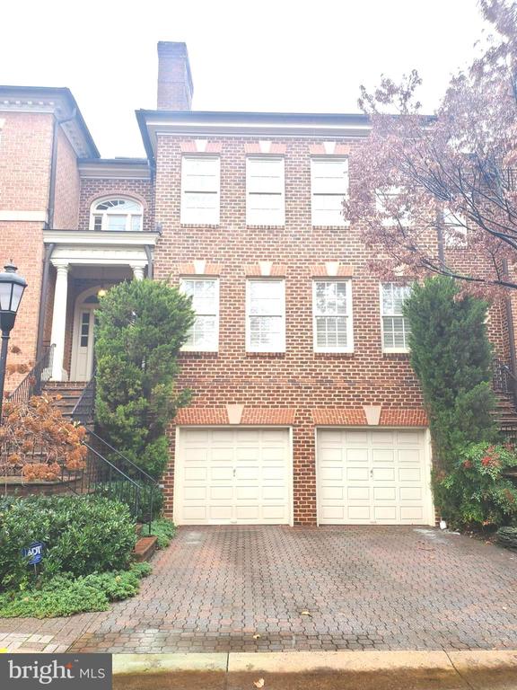 2003 MAYFAIR MCLEAN COURT