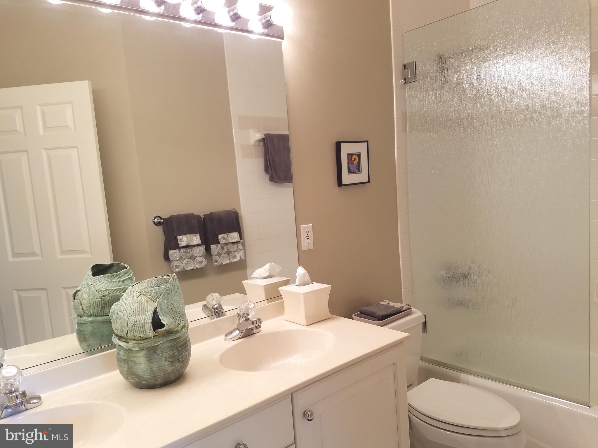 2003 MAYFAIR MCLEAN COURT