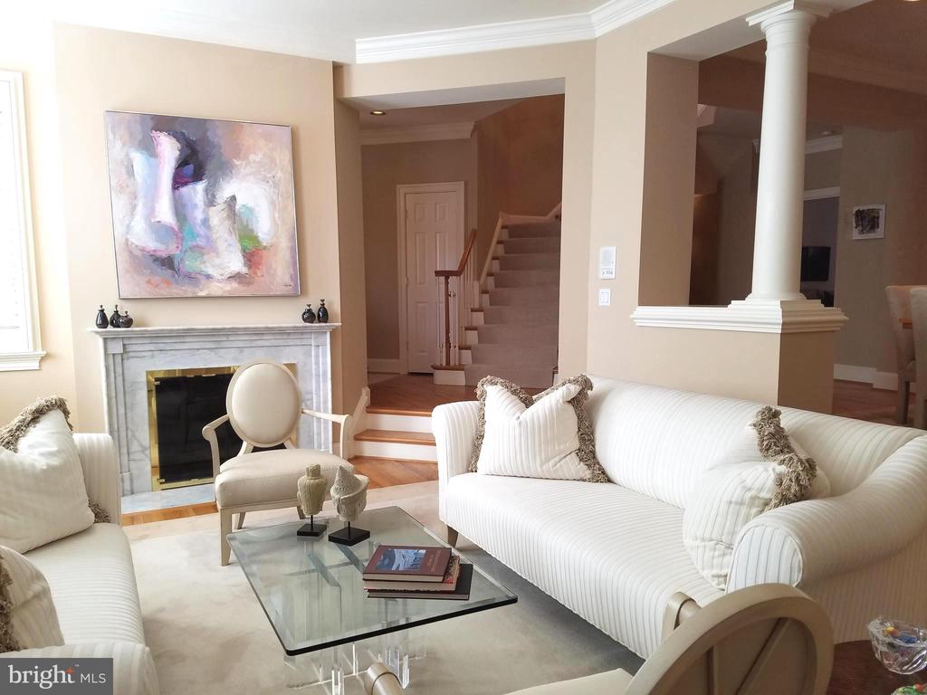 2003 MAYFAIR MCLEAN COURT
