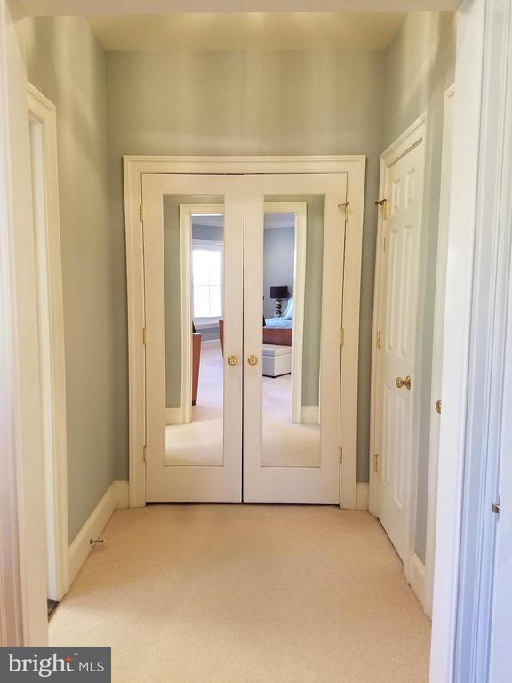 2003 MAYFAIR MCLEAN COURT