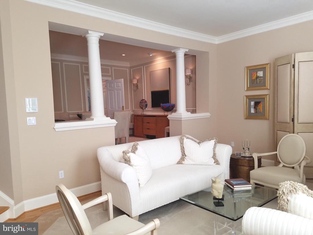 2003 MAYFAIR MCLEAN COURT