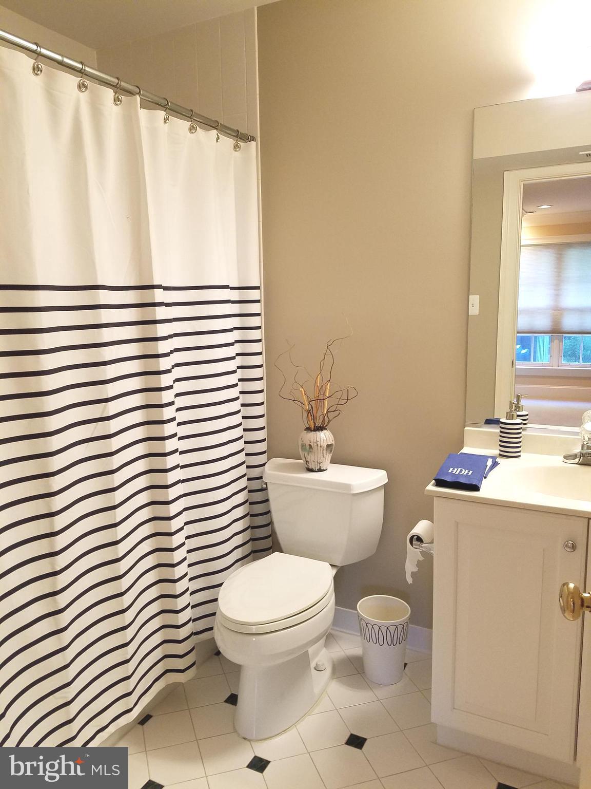 2003 MAYFAIR MCLEAN COURT