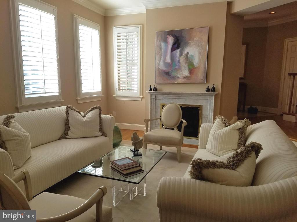 2003 MAYFAIR MCLEAN COURT