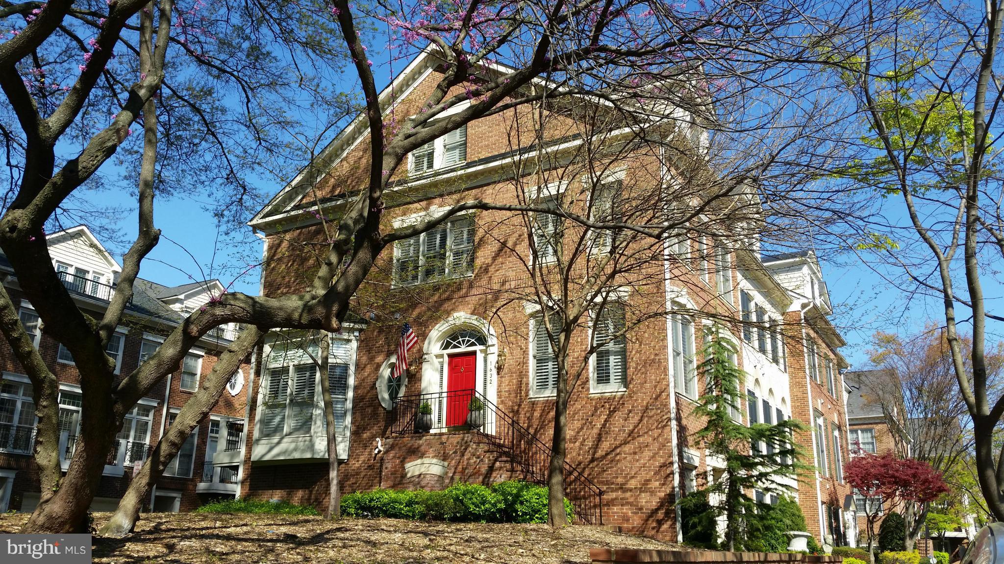 1632 COLONIAL HILLS DRIVE