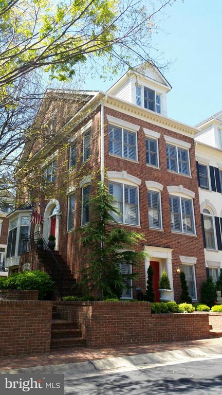 1632 COLONIAL HILLS DRIVE