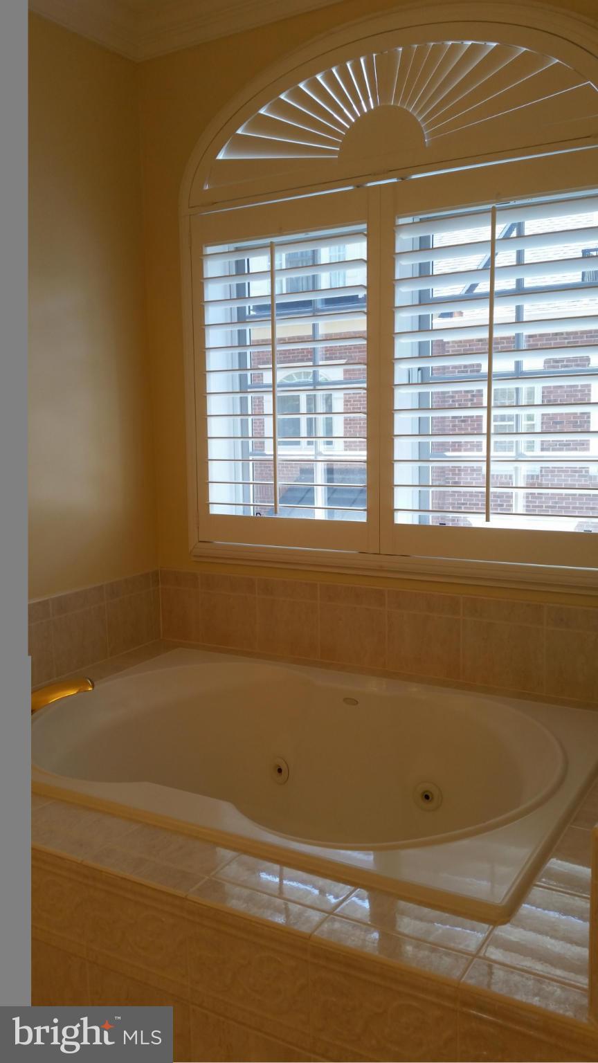 1632 COLONIAL HILLS DRIVE