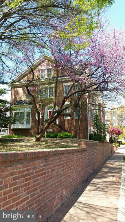 1632 COLONIAL HILLS DRIVE