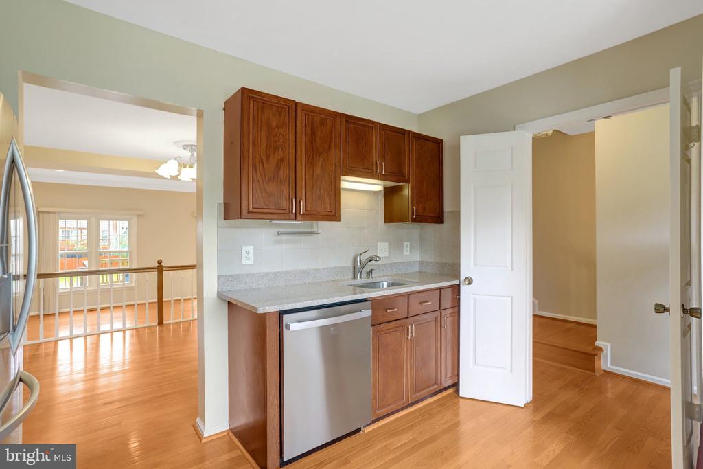 6519 KEMPER LAKES COURT