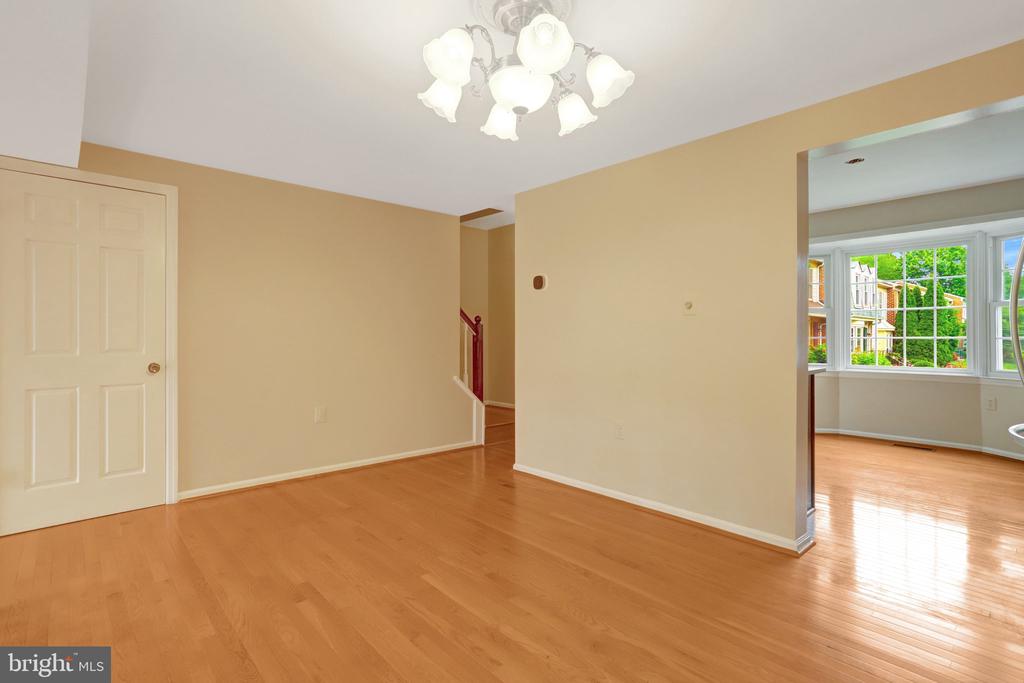 6519 KEMPER LAKES COURT