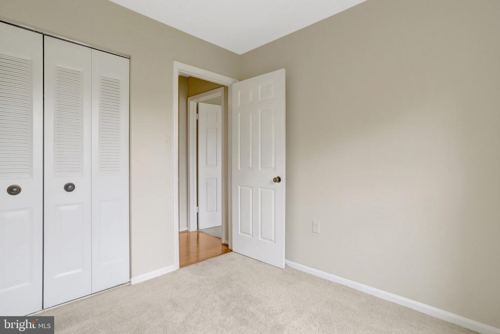 6519 KEMPER LAKES COURT
